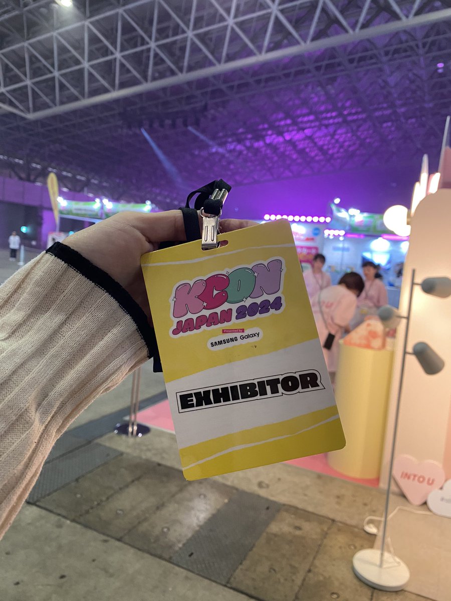 higumari_jp's tweet photo. KCON ブース1日目！
入場スタートしましたー🥰 https://t.co/bq8ty1TfKx