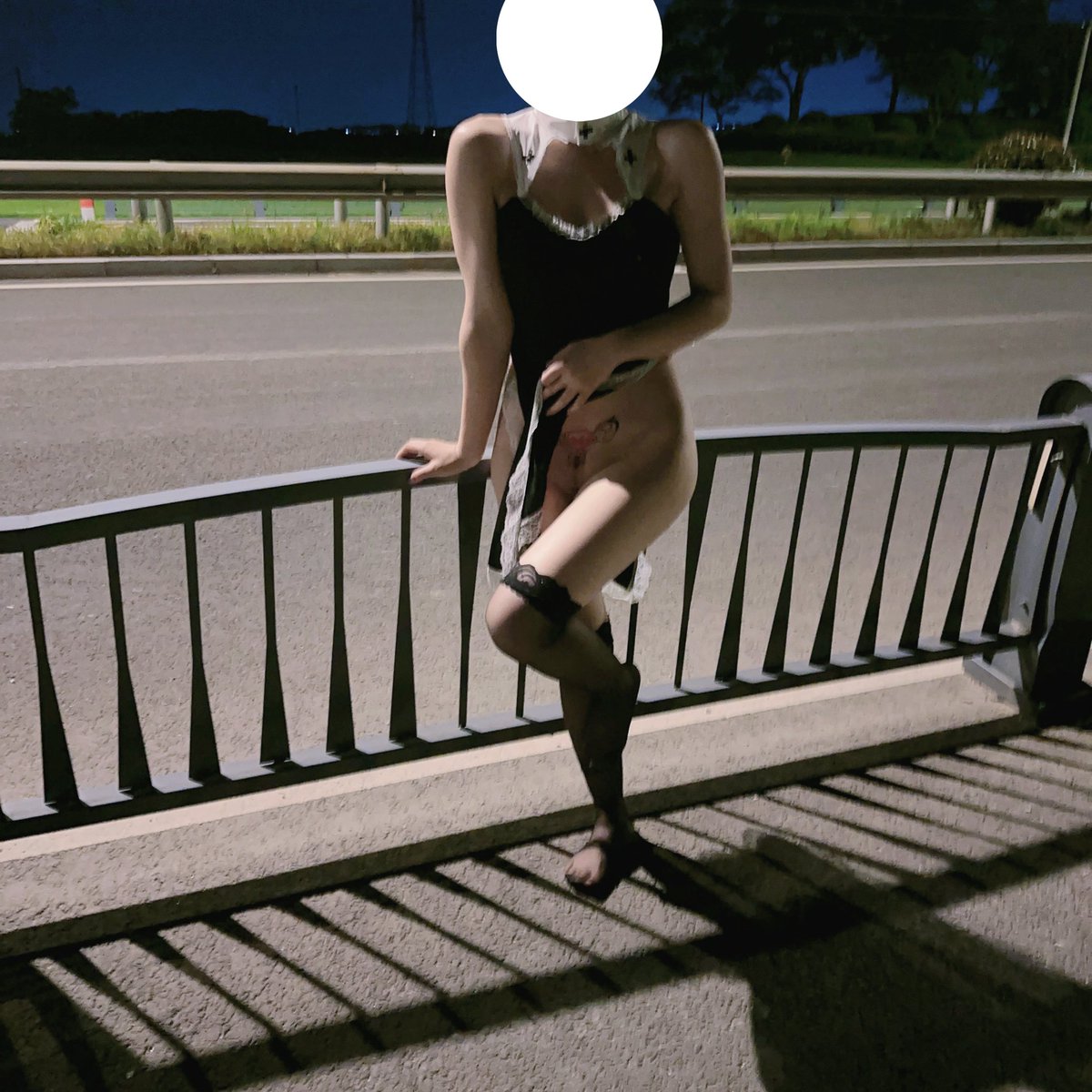 @luchu888 
@luchu888888 
晚上去压马路 被路过的大爷看见吓到连忙跑回车里 https://t.co/EqbnwExDsp