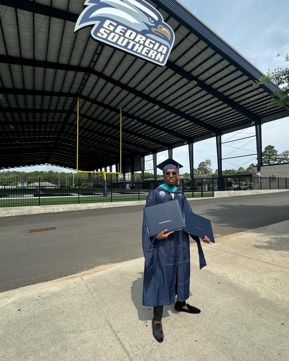 bigqahuna's tweet image. 2,465 days and 2 degrees later, Thank You Georgia Southern University!

Frederick Jones, Jr.🖋️
🎓Bachelor of Arts in Political Science 
🎓🎓Master of Public Administration