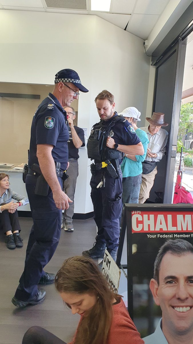 MBCBrisbane's tweet photo. Police have arrived at our occupation of @JEChalmers office. But we aren't moving until the Treasurer agrees to meet with us about why @AustralianLabor keeps backing dirty coal and gas that is destroying our futures. #RiseUp #NoMoreGas #NoMoreCoal https://t.co/bw7bt8VgY4