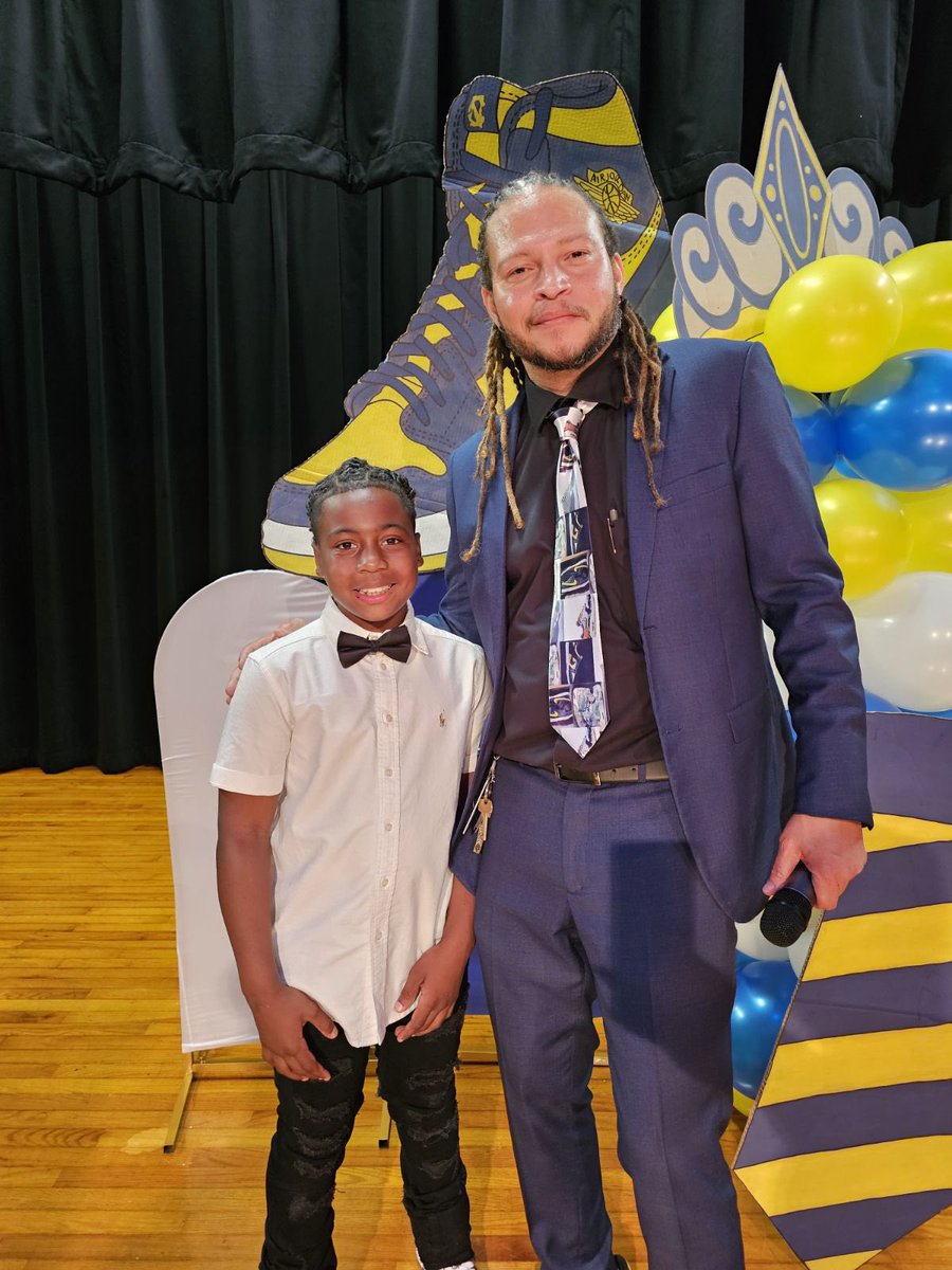 CarawayES_AISD's tweet image. 🎉 What a night! Tiaras, TuTus, Ties, and Tennis Shoes - our school dance was a blast! Seeing our cougars rock their best outfits and have a great time was the highlight. Until next time, keep dancing! 👑👔👟 #ShineYourLight #SchoolDance #TheWAY 🎶🌟