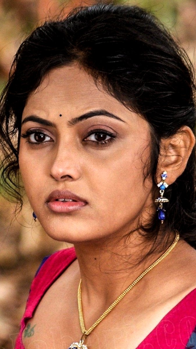 ActressExcite's tweet photo. Shiva #unknownactress https://t.co/ioxXsMf5yZ