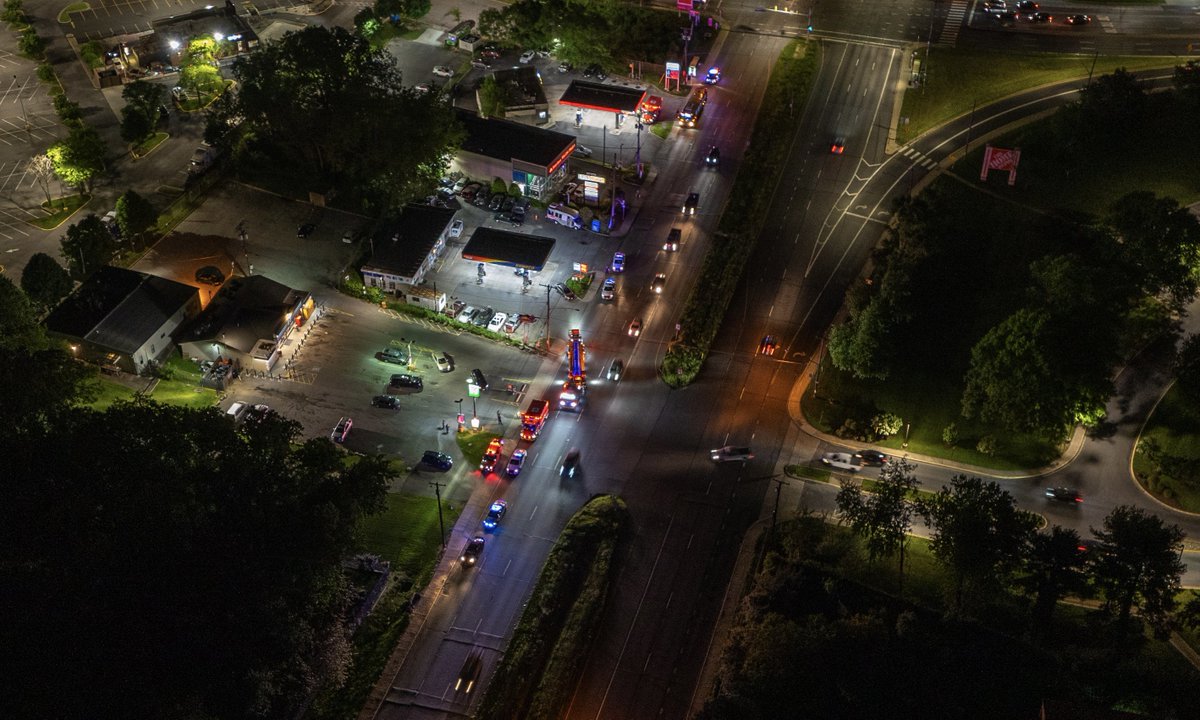 Aerial of a reported cyclist struck on Georgia Ave at Connecticut Ave. @mcfrsPIO #mcpd @TheMoCoShow @ModeratelyMoco @CordellTraffic @HHFireProds @ArmisteadIsaac @mcpnews @mcfrs @DCNewsLive @alanhenney #mcfrs @MoCoFireWire