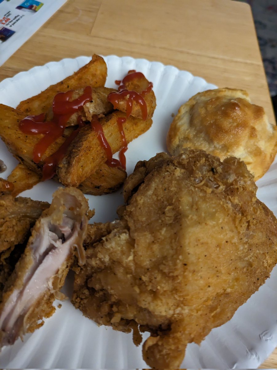 NebraskaFran's tweet image. Krispy. Krunchy. Chicken. The best. 🤤 @krispykrunchy