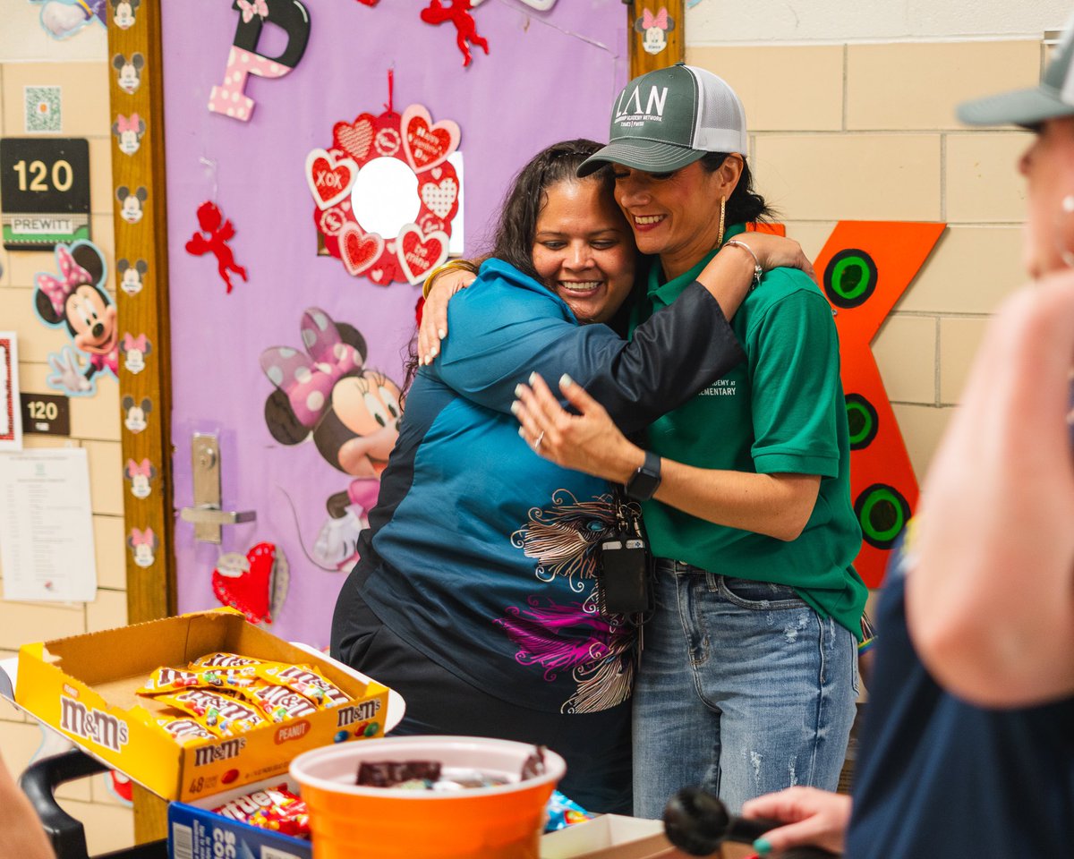LANschools's tweet image. We LOVED celebrating (and dancing) with you @LAMitchellFW and @LAComoFWISD!

#leadershipacademynetwork #leadwithLAN #teachwithLAN #allinwithLAN #TeacherAppreciationWeek #TeacherAppreciation #fwisd #txwes