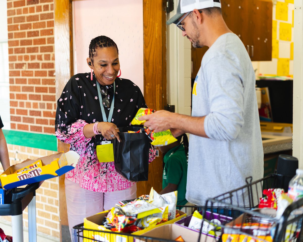 LANschools's tweet image. We LOVED celebrating (and dancing) with you @LAMitchellFW and @LAComoFWISD!

#leadershipacademynetwork #leadwithLAN #teachwithLAN #allinwithLAN #TeacherAppreciationWeek #TeacherAppreciation #fwisd #txwes