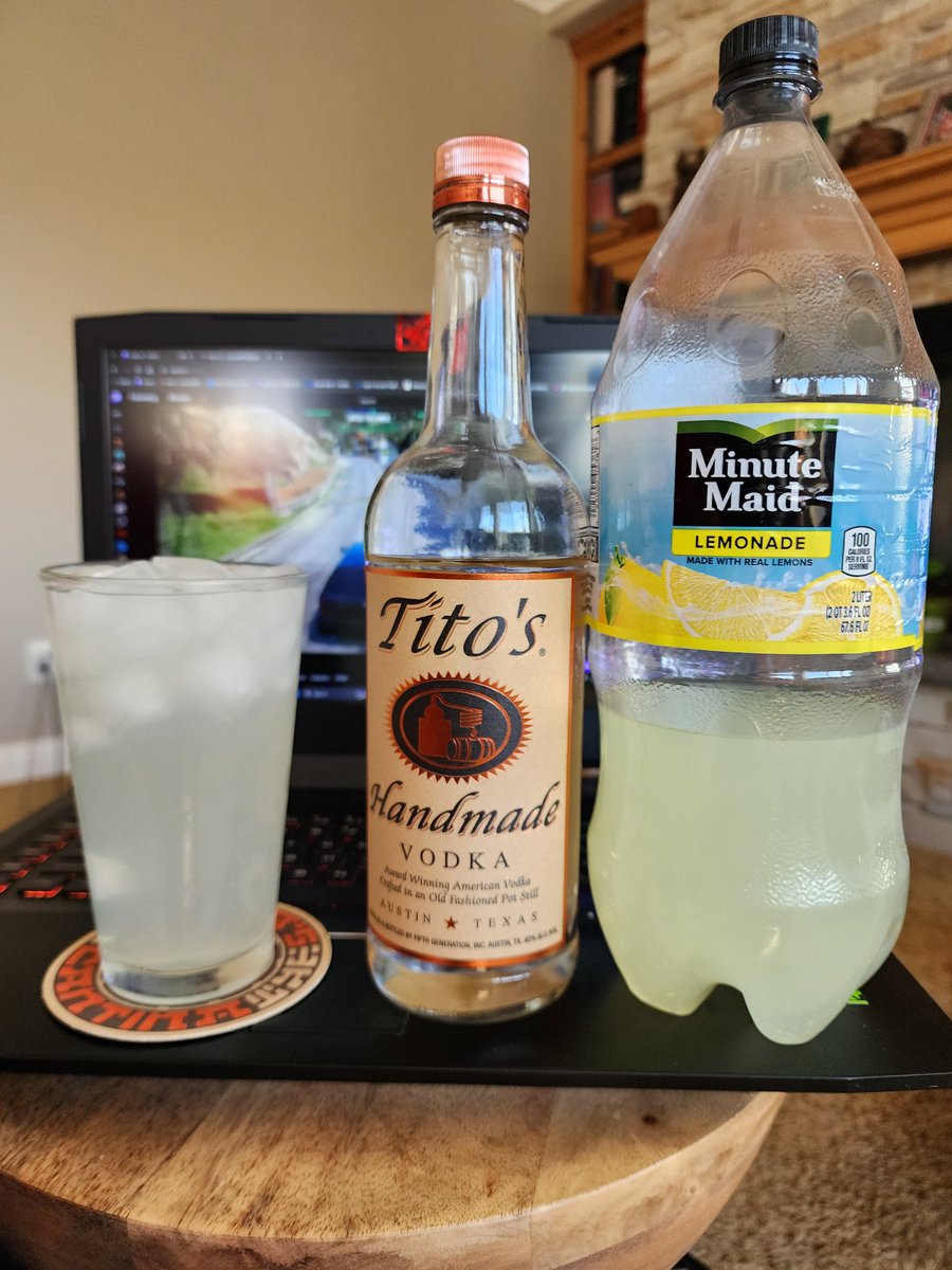 I'm visiting Cali right now and this is what I got going for me tonight. ❤️🍹👍🏻 #Cheers #Mixeddrinks #Titos #Vodka @ephoustonbill @Just4BeerLovers @HopsMonster @RJellyman @badhopper @JohanBBT @CATbrew13 @qblacklock @DRE_Go_Fish @beerhunter74 @ManvsAle @impopsy @MikeSlomba