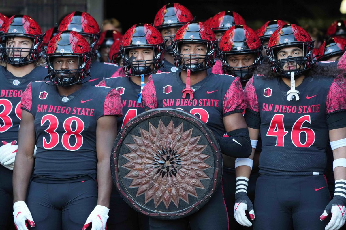 #AGTG after a great conversation with @CoachSampson3 I’m truly blessed to say I’ve received an offer from San Diego State University.🙏🏾🔴⚫️ @coachjoegordon @CoachJ_O @CoachC_Osunde @JoshuaAnduha @CoachBencke @AztecFB