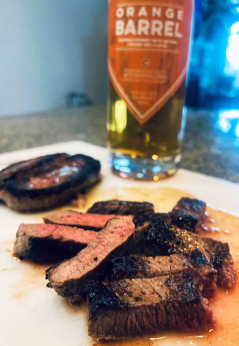 Seared the deer steaks in bacon grease because I live in the land of free and everything is better here 🇺🇸💪🏻🤤