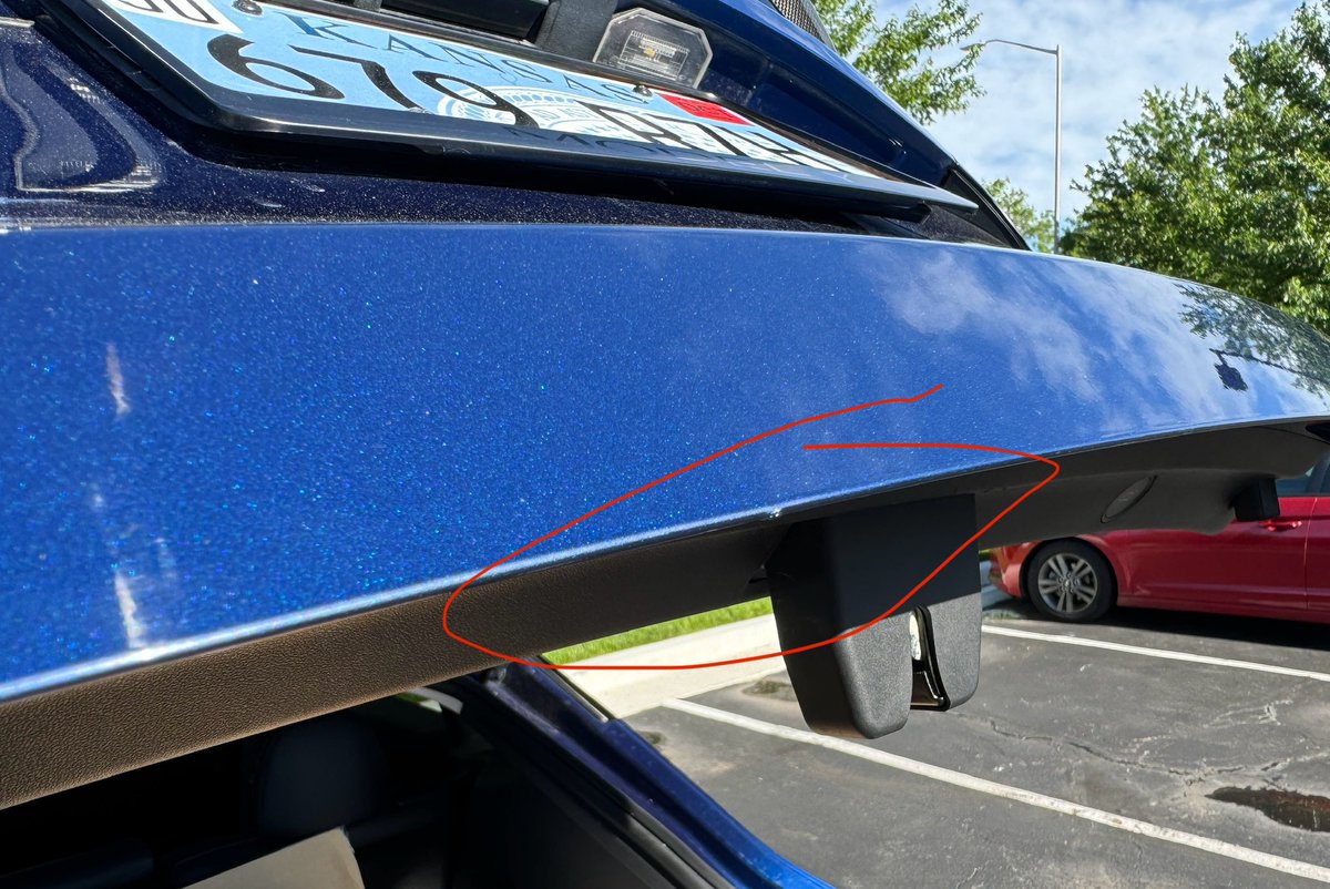 hiimsmith's tweet photo. @elonmusk my 2021 MY has 55k miles and I’m already on my third main battery pack. Service will give me no reasons why this keeps happening. Also, @Tesla collision is now on their 5th attempt at painting my tail gate and this is how it was returned on this last visit. Help. https://t.co/jBhuZ1GKJD