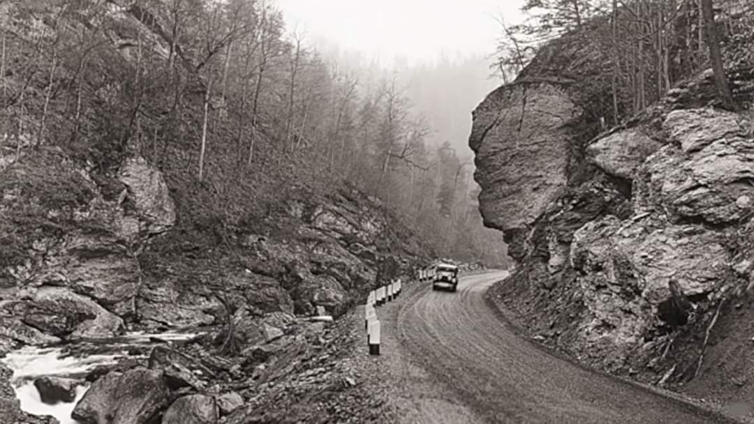🇺🇲 Foothills Parkway Between Gatlinburg and Pigeon Forge ~  Tennessee 1922 🤎