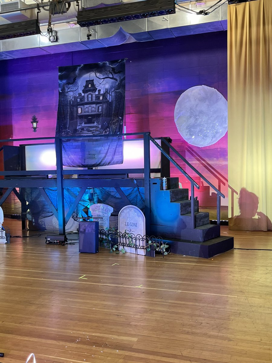 FulmarRdMusic's tweet photo. Opening night with the best students in the best building with the best principal, the best PTO, and the best creative team!! Addams Family Cast and Crew, break a leg! Let’s show them how we do it at Fulmar Road!! https://t.co/U3PkWXgxeO