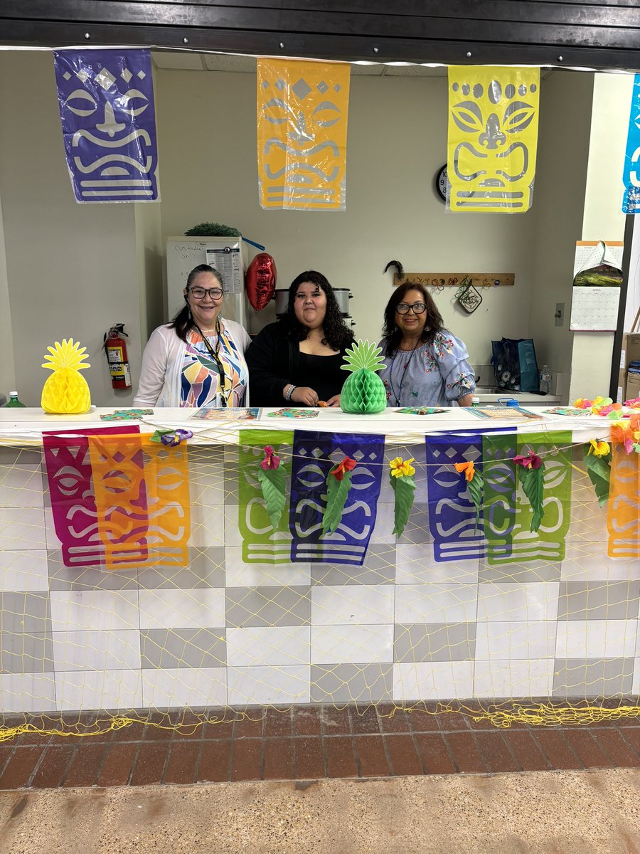 Our dragon teachers are sun’sational! Our staff enjoyed sweet mocktails ☀️