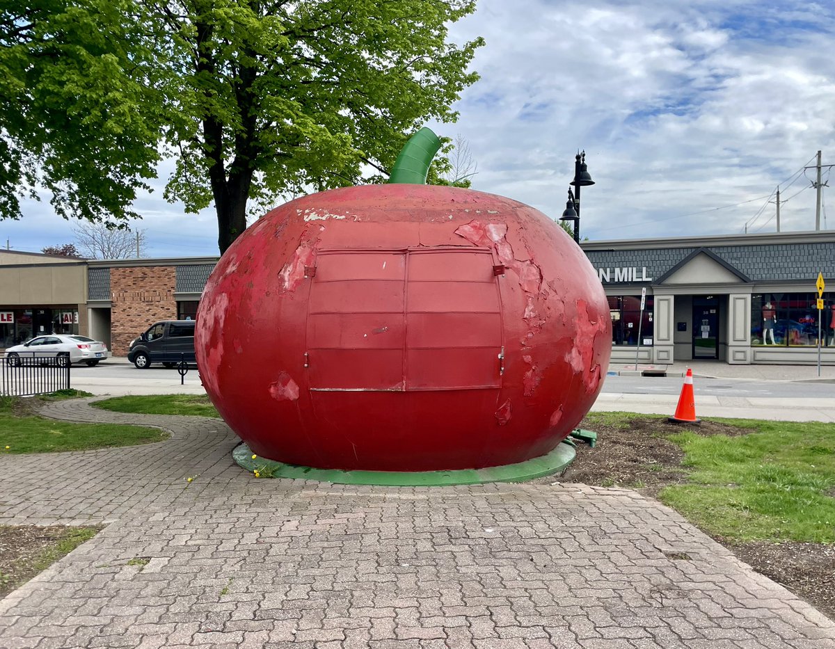 The Big Tomato (1961) Leamington, ON Leamington is known as the Tomato Capital of Canada, as the former home of a large Heinz processing plant and host of the annual tomato festival for which this kiosk was built.