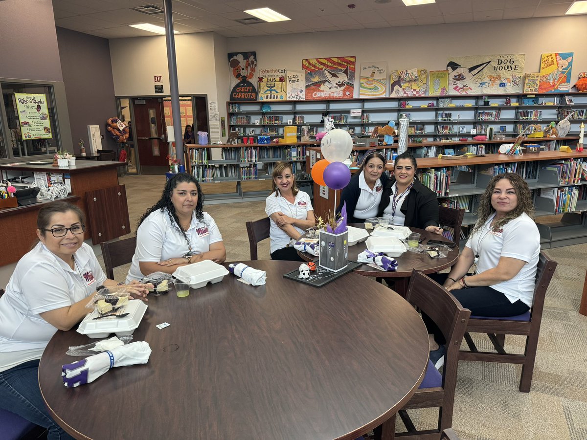 Starting line up for our Mission PK Team!! Enjoyed our Team Banquet with them!! #Owlsome Team!! 🧡🦉💜 #TeamSISD #learnlikeaCHAMP #teachlikeaCHAMP