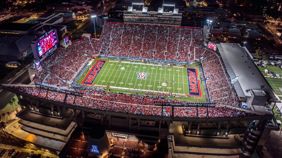 After an Awesome conversation with @CoachBobbyWade & @JsonCarter I’m pleased to receive my 1st D1 scholarship to University of @ArizonaFBall 🔴🔵⚪️ @THEHIVEFB @GregBiggins @alecsimpson5 @MBASports1 #TheHive