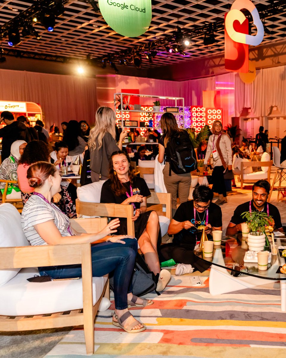 lifeatgoogle's tweet photo. Did you know that Google offers scholarships covering travel and registration fees for select conferences? These scholarships are open to students and industry professionals, and cover conferences such as Grace Hopper and AfroTech. Learn more and apply ➡️ https://t.co/H7PGTzHVro https://t.co/Mj8sl8NHU7