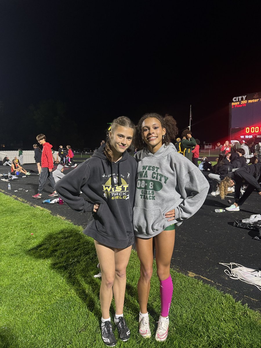 400 METER HURDLES!!! Exceptional race from Erinn Varga and Jaylin Herring!! Erinn finished 5th overall with a time of 1:08.92 and Jaylin finished 6th overall with a time of 1:10!! Both are receiving state qualifier medals!!! Spectacular work ladies!!!