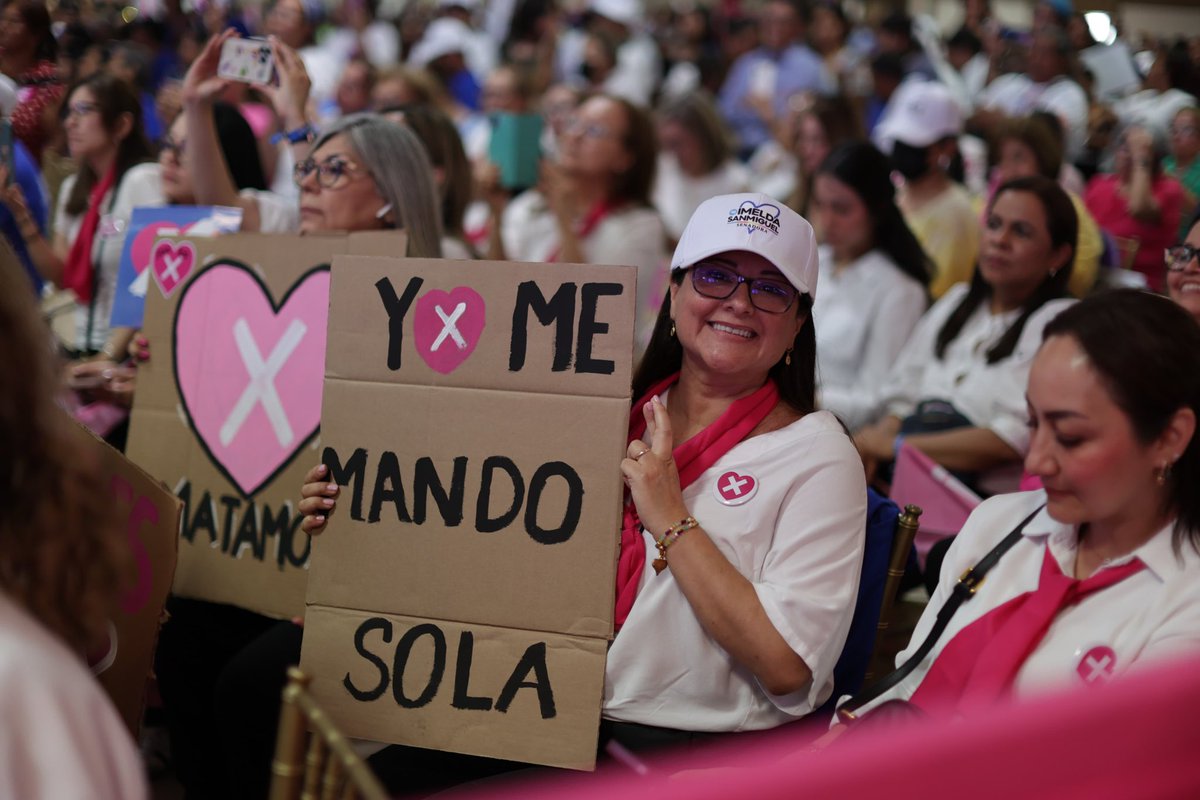 XochitlGalvez's tweet photo. Vamos a ganar porque las familias mexicanas ya están cansadas de salir a la calle con miedo.

Voy a ser una Presidenta valiente que no le va a temblar la mano para enfrentar a los delincuentes y regresar la paz y la tranquilidad que tú mereces.

¡Gracias Matamoros, Tamaulipas!

#XóchitlPresidenta
