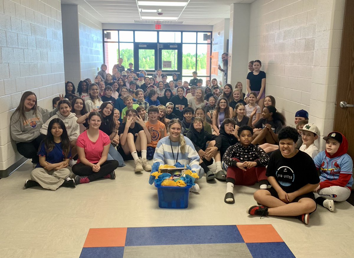 We had to say farewell to our student teacher Miss Butler today as she graduates on Saturday. It has been a pleasure hosting her on Team 6B. We wish her the best! #NPMSgrizzlies