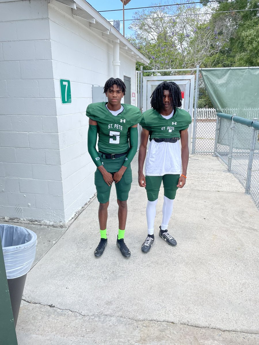 <a href="/vontae459/">Vontaevious Ducksworth</a> (R) workouts w the d line in the off season paying off. Look very strong getting yards after contact, breaking tackles and showing off his track speed today. Coaches come check out this burner 🔥