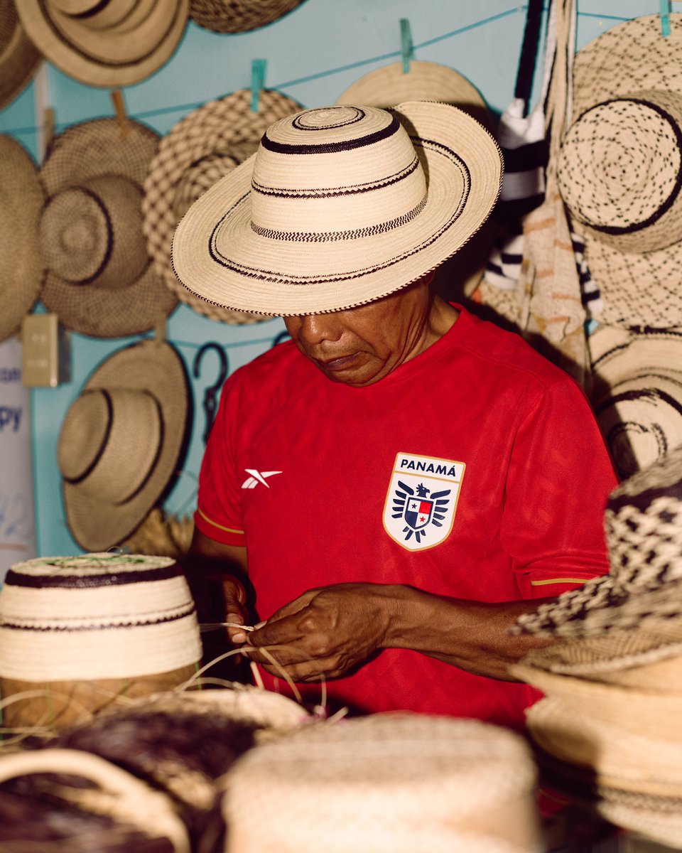 Panamá presentó su nuevo jersey, esta Inspirado en el 'sombrero pintado' , patrimonio de la humanidad. #Museoccer #PorLasQueMueres ⚽️