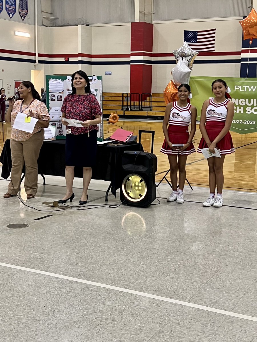 MsGllopez's tweet photo. Thank you to my cheerleaders for showing up tonight at the Los Fresnos STEAM Night Showcase to greet guests, pass out brochures, and mingle with the community. They did a great job passing out free snacks, free books, and brochure stickers! @LaurelesMustang has the best squad! https://t.co/h79k1wOjj2