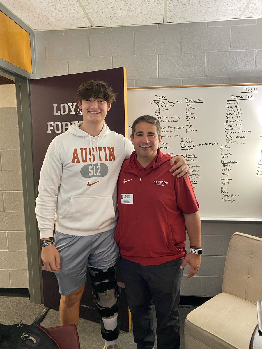 Greatly appreciate Coach @CoachJimJackson for taking the time to visit me at school and talk about football & Harvard University! @briley93 @RecruitsCenTex @valley74 @var_austin @AustinMaroonFB @Austin_Football @HarvardFootball