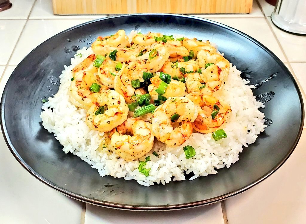 Shrimp & Rice, always nice!
👊😋👍Love to make this, I keep it simple! #Foodie #yummy #shrimp #HomeChef