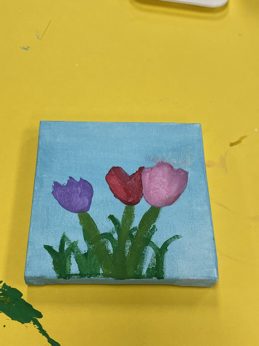 Great turnout today at our Mother’s Day craft event. Students left with a DYI gift and card for mom. ❤️😁 #MothersDayGifts @CharlesChargers @EPISDLibraries @ELPASO_ISD @sharodickerson @NDeSantisEPISD