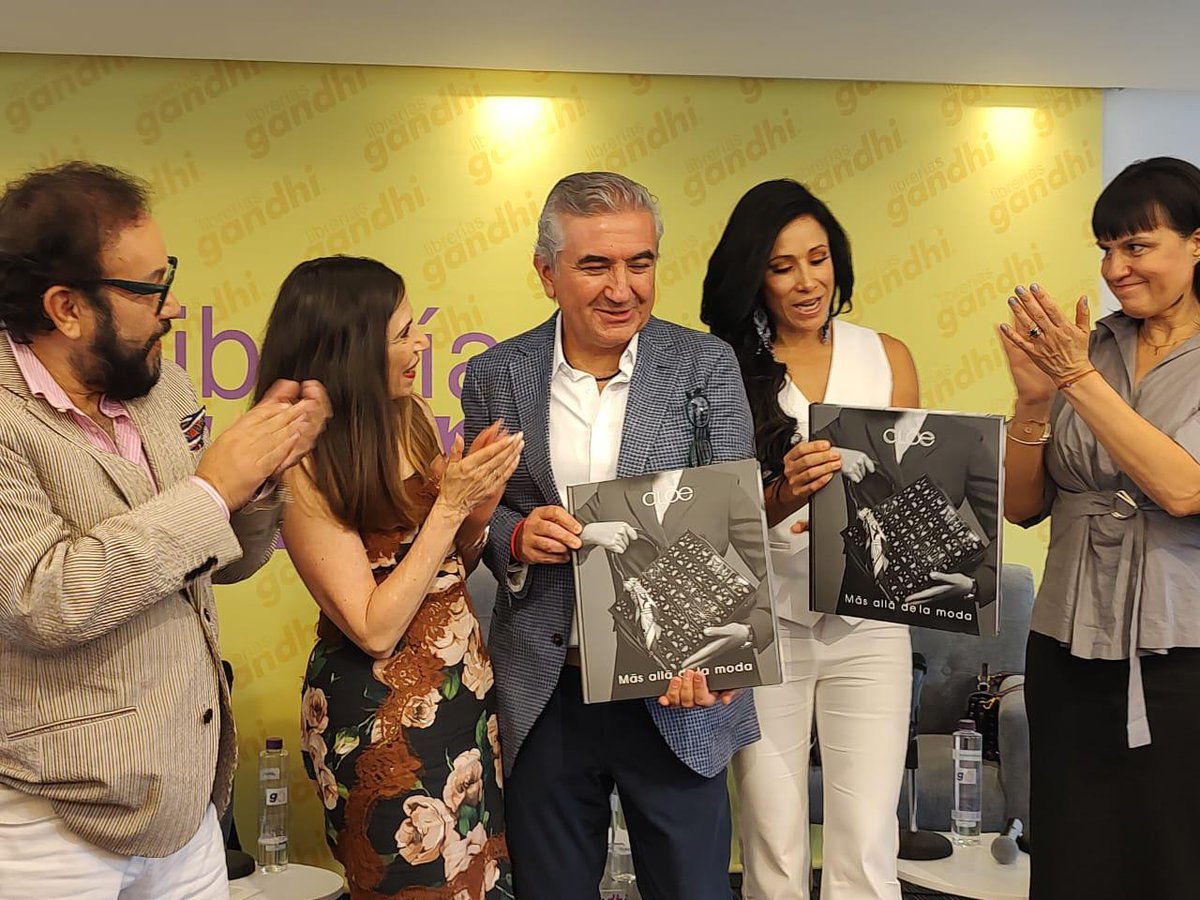 Presentan libro “Cloe, más allá de la moda”. La sorprendente trayectoria de una de las marcas de moda más importantes del país. destaca no solo su impacto en la industria, sino también las inspiradoras colaboraciones y los momentos clave que han definido su historia #fashion