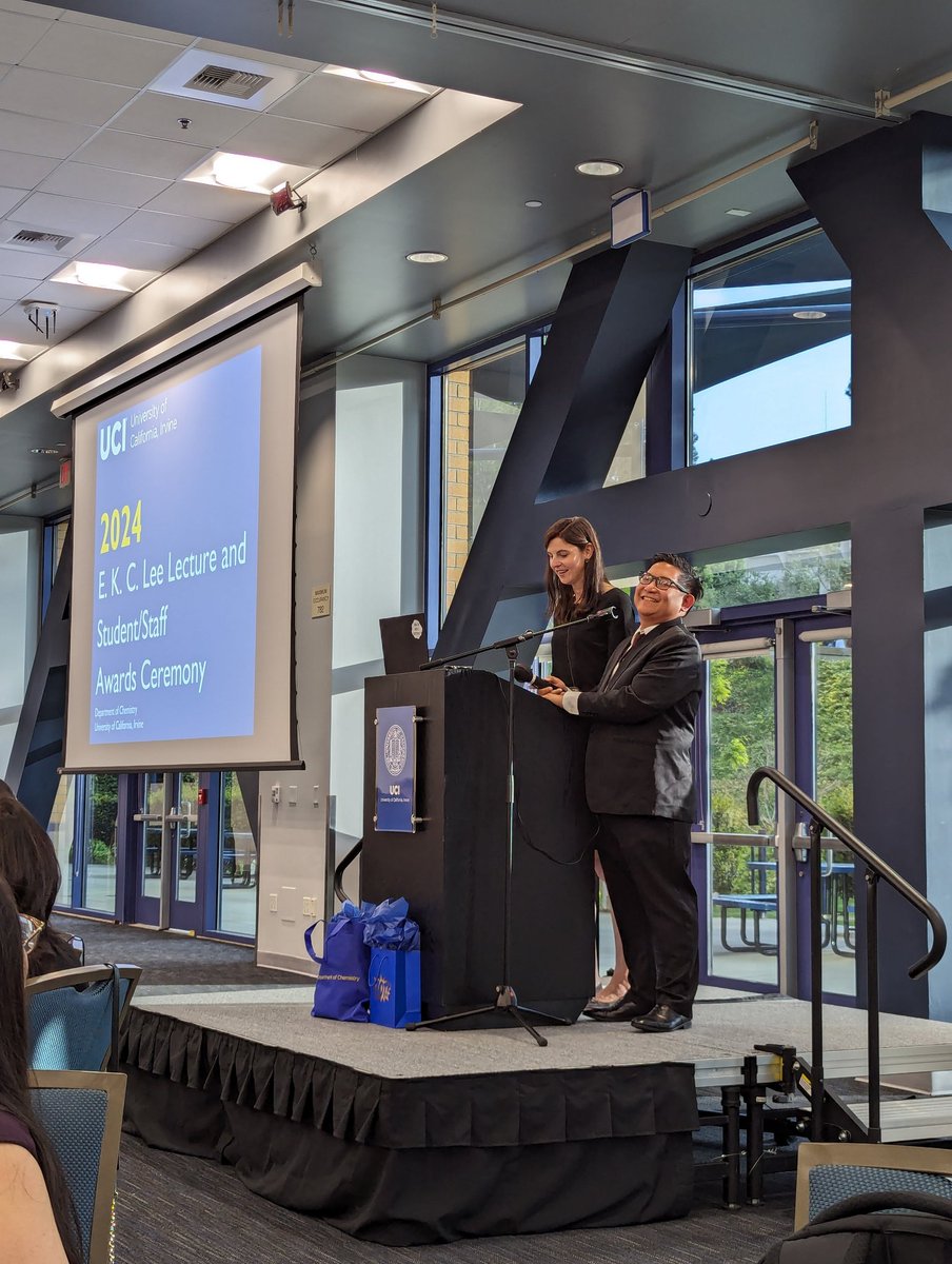 Celebrating with @UCIChemistry at the 2024 Lee Lecture and awards ceremony. The event is made even more special by the best emcees @FinkeldeiSarah and @MaxxSolidChem! 🧪