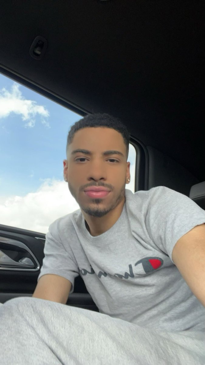 Lightskin Austin tweet media