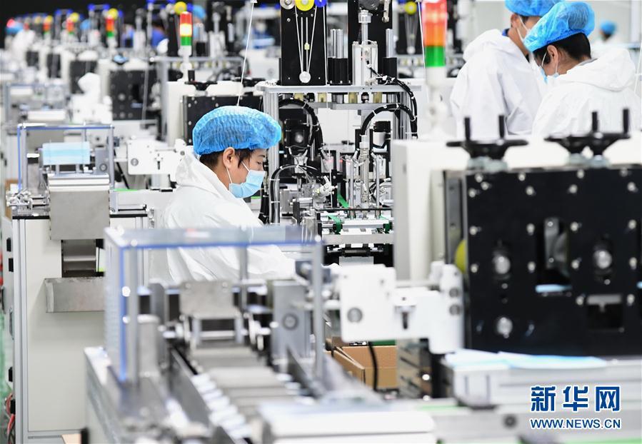 #China's small and medium-sized enterprises (SMEs) reported improved business performance in April. The Small and Medium Enterprises Development Index, based on a survey of 3,000 SMEs from eight major industries, came in at 89.4 in April, up 0.1 points from the previous month.