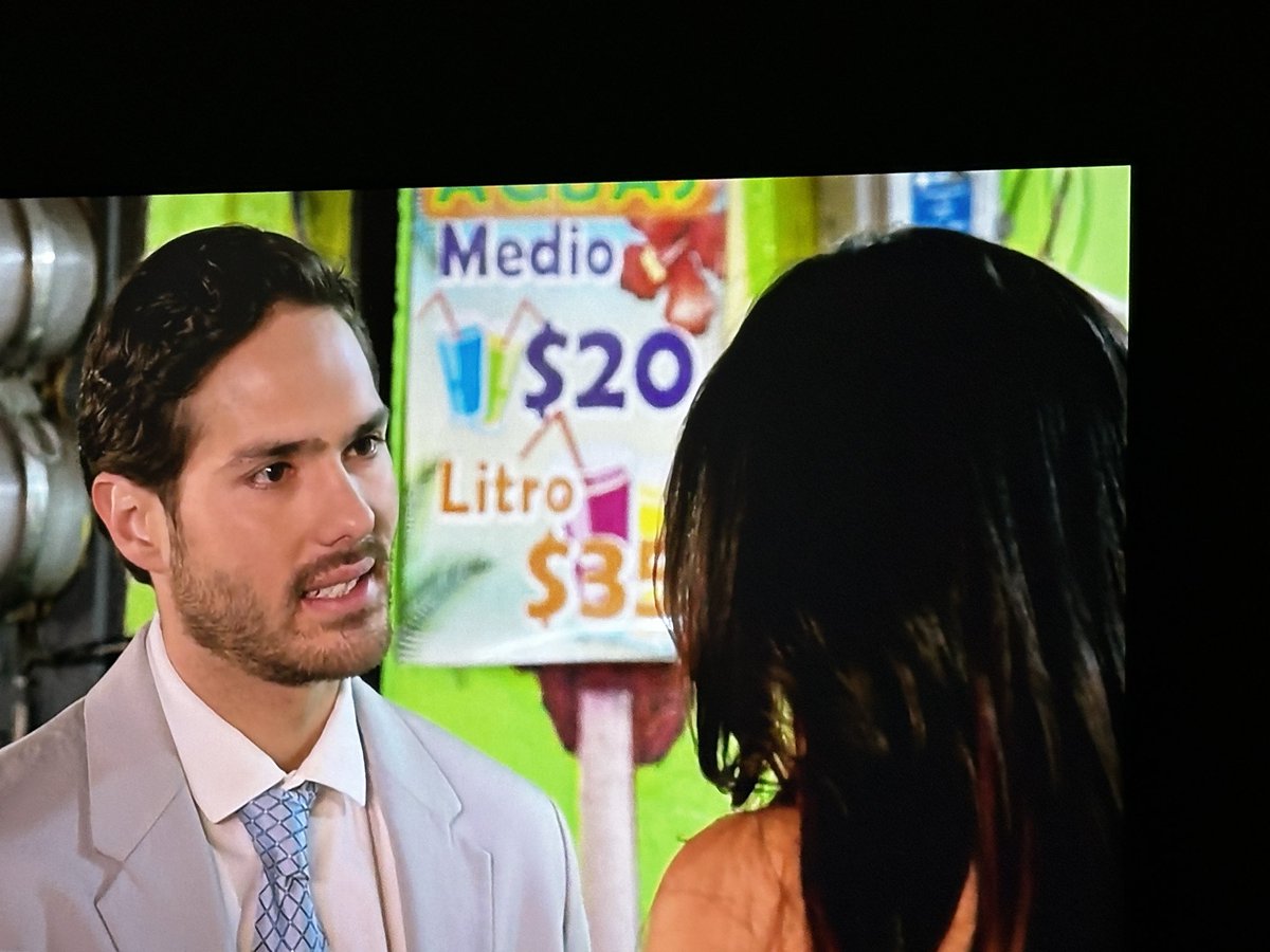 <a href="/Marc0le0n/">Marco León Pol</a> Yo también me estoy apuntando con el Sebas #VivirDeAmor que guapo está el viudo