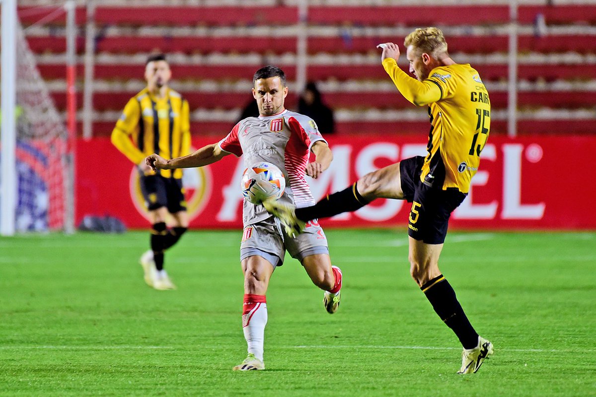 #CopaLibertadores #GrupoC #Fecha4 Res Final, El Pincha , por una distracción, perdió en la Altura y depende de si mismo par clasificar #8avosdefinal, #TheStrongest 🇧🇴 1(Luciano Ursino) - #EstudiantesLP 🇦🇷 0. La figura de #EDLP 🇦🇹 fue Pablo Piatti