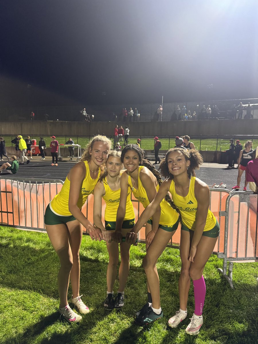 4x400 METER RELAY!! The girls punched a ticket onto state!! What an incredibly remarkable 4x400 relay race from Eva Willis, Sophia Austen, Erinn Varga, and Jaylin Herring!! The girls finished 2nd overall with a time of 4:08.54!! What an amazing way to end the night at districts!!
