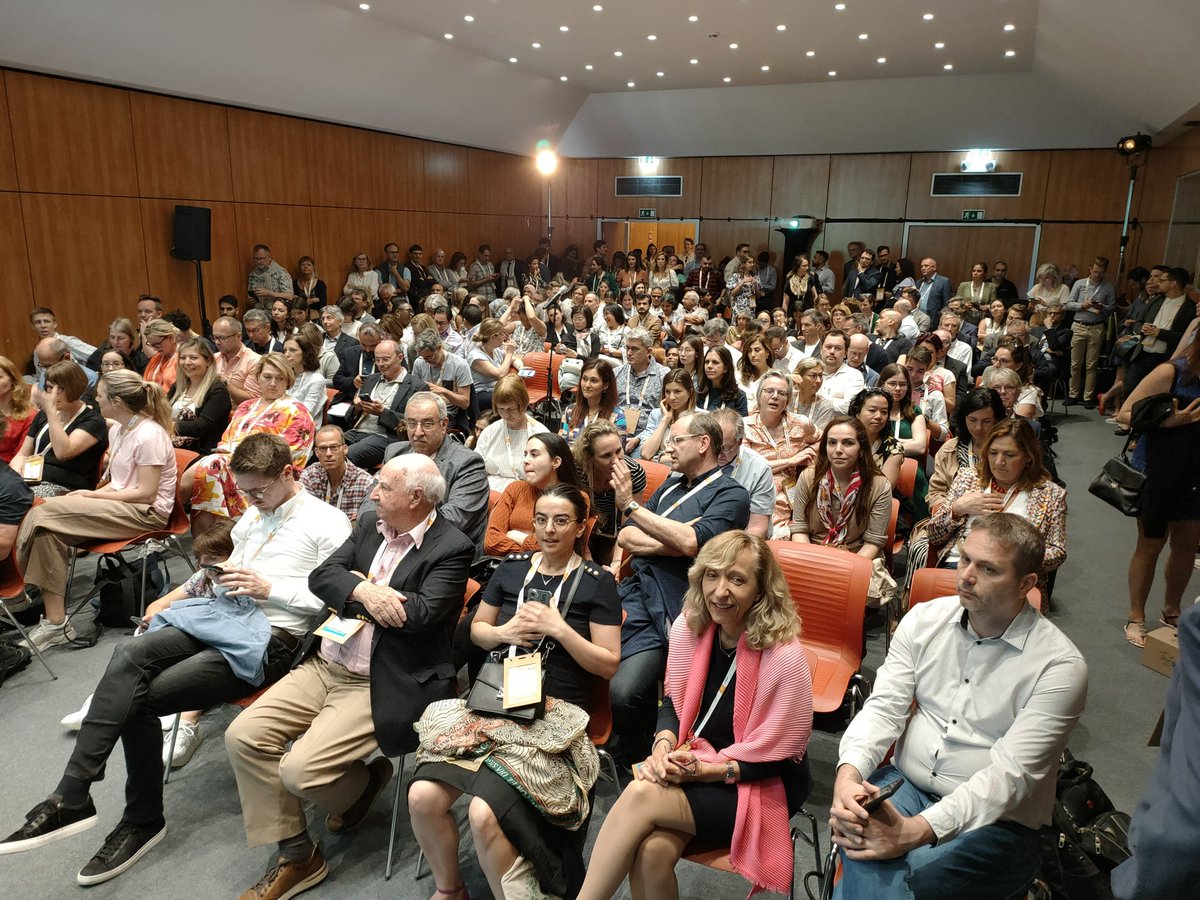 Very happy to attend @AEPCcongenital in #Porto! Yesterday we had an extremely well attended session on Excessive Trabeculation (formerly known as noncompaction). The overlap in messages of us four speakers? ➡️ Trabeculations in themselves are NOT pathological⬅️ #heart