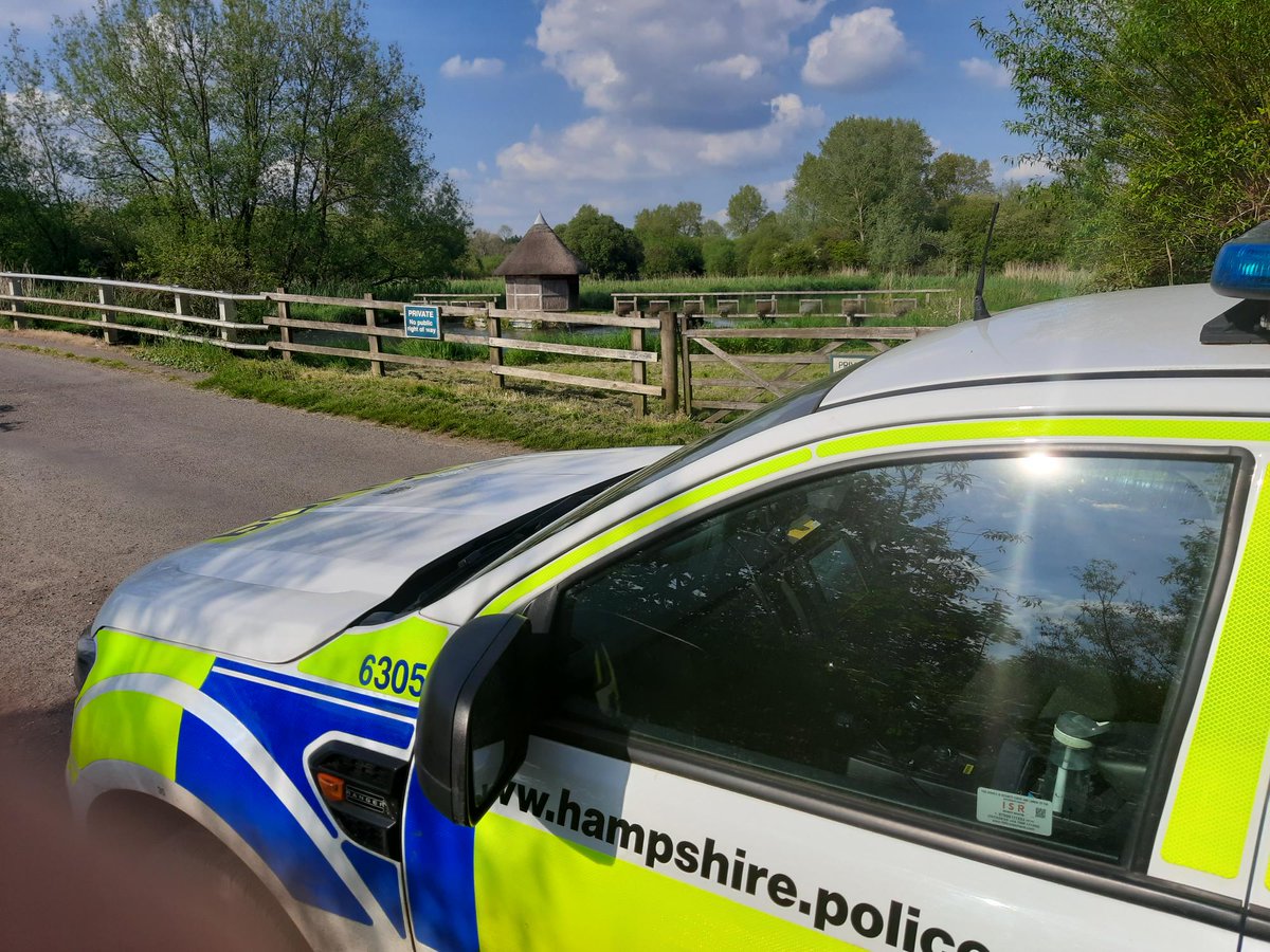 Follow up patrols yesterday on the River Test following joint patrol with Environment Agency and Angling Trust last week. No offenders today, but vehicle stopped and dealt with for driving with no insurance near The Bunny. #HantsRural #3827 @EnvAgency @AnglingTrust
