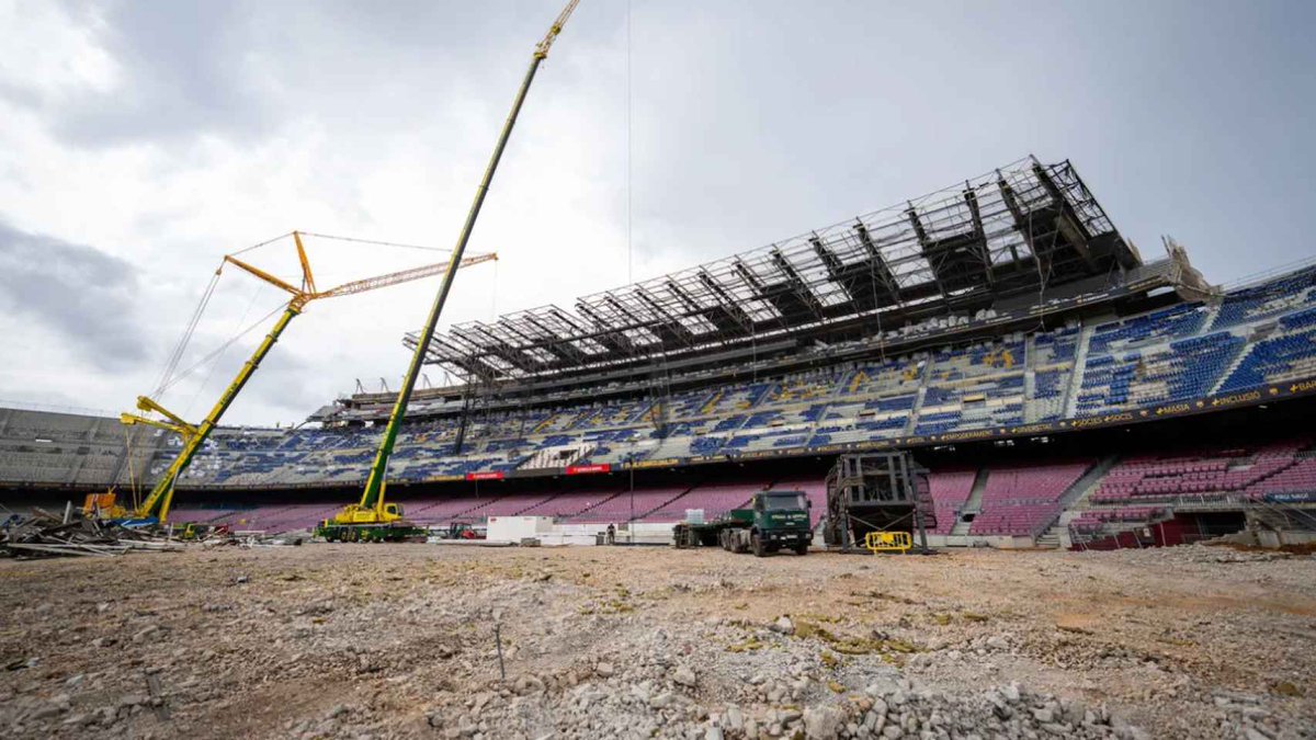 El Real Madrid estuvo 4 años para remodelar el Santiago Bernabéu. Y los culés se creían que el Nou Camp Nou construido casi desde cero iba a tardar solamente poco más de un año. La obra no la acabarán hasta 2027.