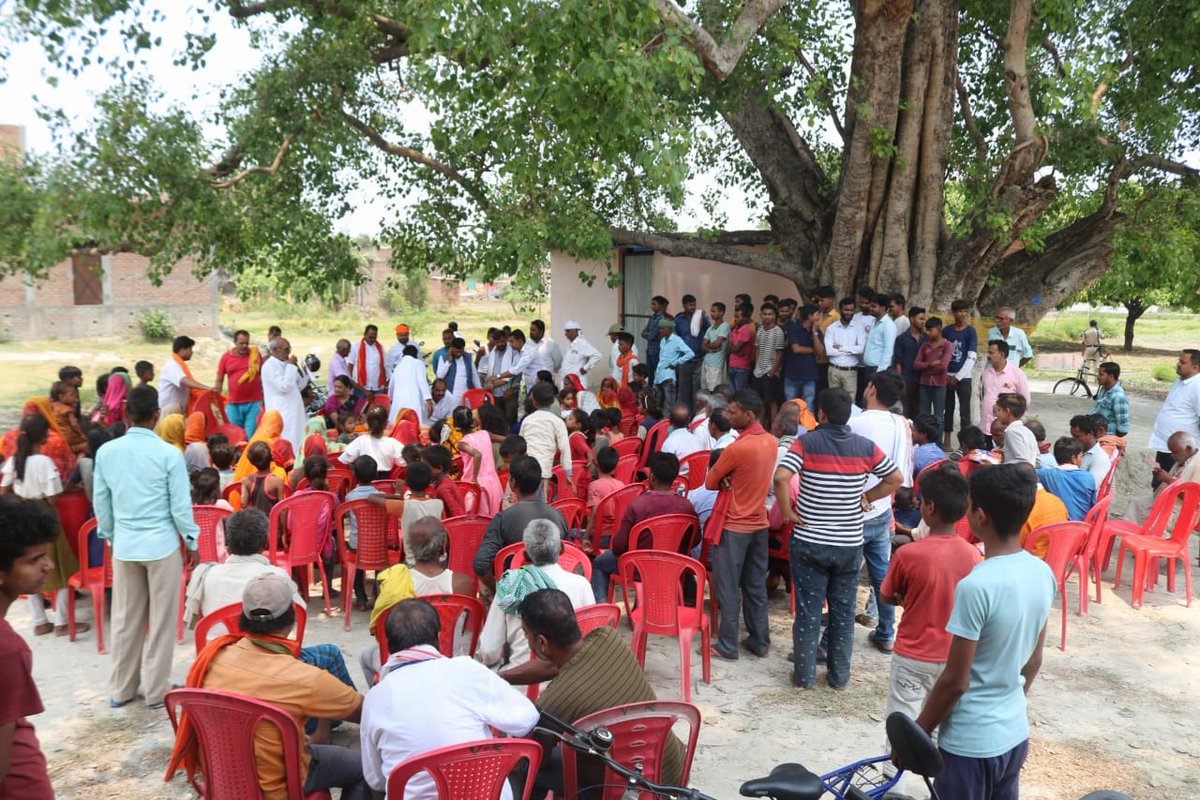 वैशाली लोकसभा क्षेत्र अंतर्गत साहेबगंज विधानसभा के भलूही में जनसंपर्क कर स्थानीय लोगों से मिलीं। #अबकी_बार_400_पार #LokSabhaElection2024 #helicopterchaap @BJP4India @narendramodi @AmitShah @JPNadda @BJP4Bihar @LJP4India @iChiragPaswan @samrat4bjp @IDineshPDSingh