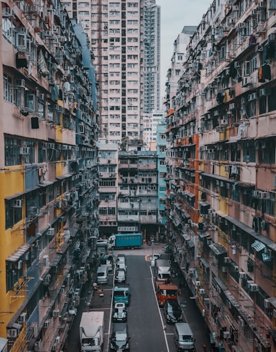 Earvin Huang ©️ Unsplash |  #photography #streetphotography #urbanphotography #urbandwelling #apartmentbuildings