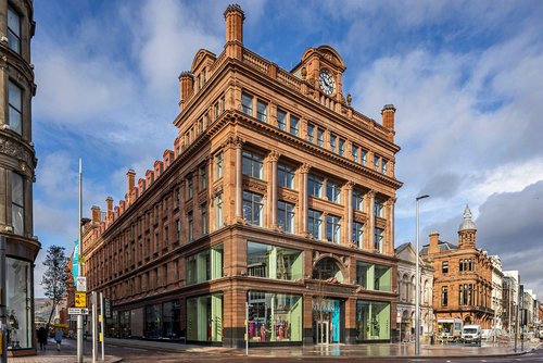 A bold decision to save and restore the fire-ravaged Victorian Bank Buildings has given Belfast extra civic pride – and @HBDarchitects & @JCA_Architects creative project wins the 2024 RSUA Conservation Award: ow.ly/1Pjk50RA7m2