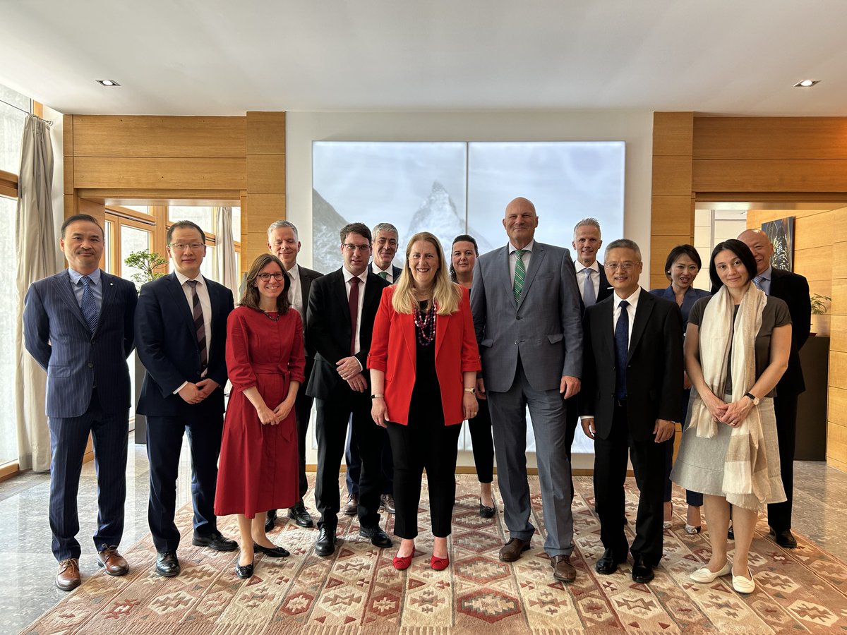What a way to begin my official visit to 🇨🇳! On a hot day in Beijing feeling the temperature🌡️of Swiss businesses active in and with China. I always like to get the insiders’ views and analysis.