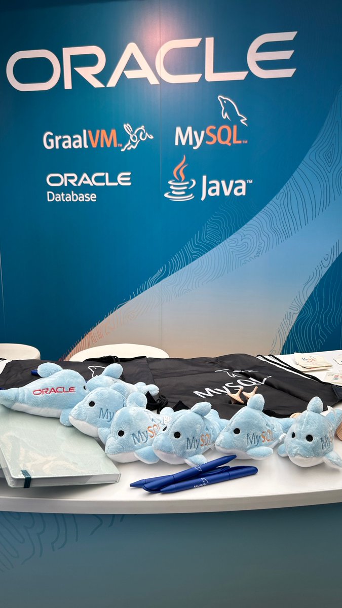 Get the last #MySQL Swags 🐬 at #devoxxUK and don’t hesitate to talk to our Open Source experts at #Oracle 🅾️ ! #java ☕️ #GraalVM 🐇  #MySQLCommunity