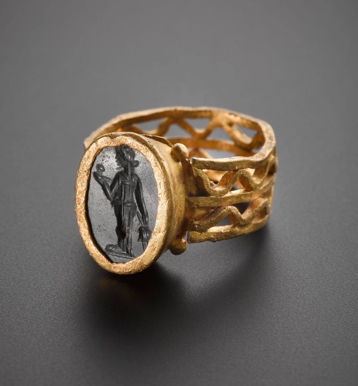 #FridayFinds  A lovely #Roman child's gold signet ring from Philiphaugh in the Scottish Borders. The small oval intaglio, made of niello -a mix of sulphur, copper, silver and lead-, features Ceres, goddess of agriculture. In the care of National Museums Scotland.