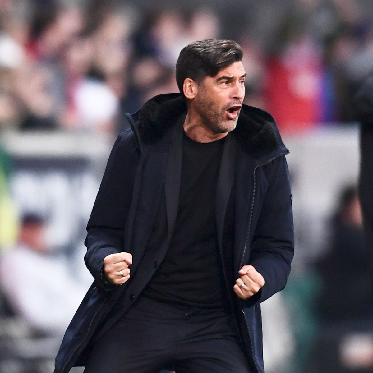 🚨Paulo Fonseca 🇵🇹 va accepter l'offre de l'OM, qui lui a fait une proposition très importante pour battre la concurrence du Milan AC. 😳 (@tuttosport via @Guillaumemp) #MercatOM #TeamOM