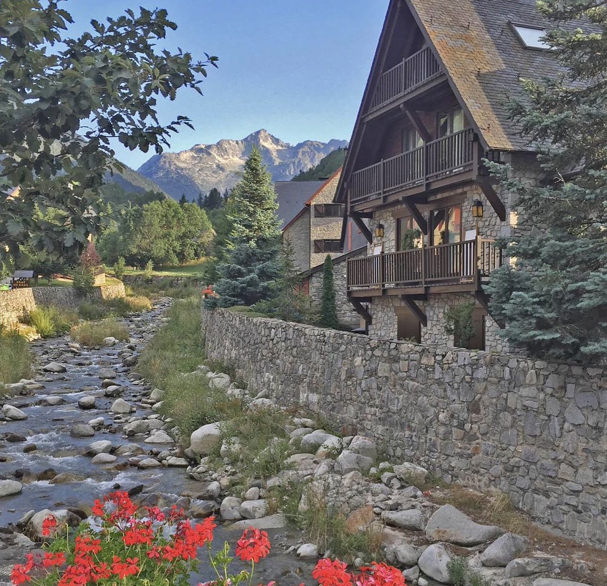 SNÖ Hotels tweet media