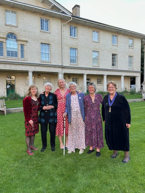 More ⁦@medicalwomenuk⁩ presidents This photo includes the iconic Wendy Savage who was President 1991-93 so a historical evening yesterday! Much wisdom in the room with 150 doctors sharing thoughts about their lives and careers. Unmissable!