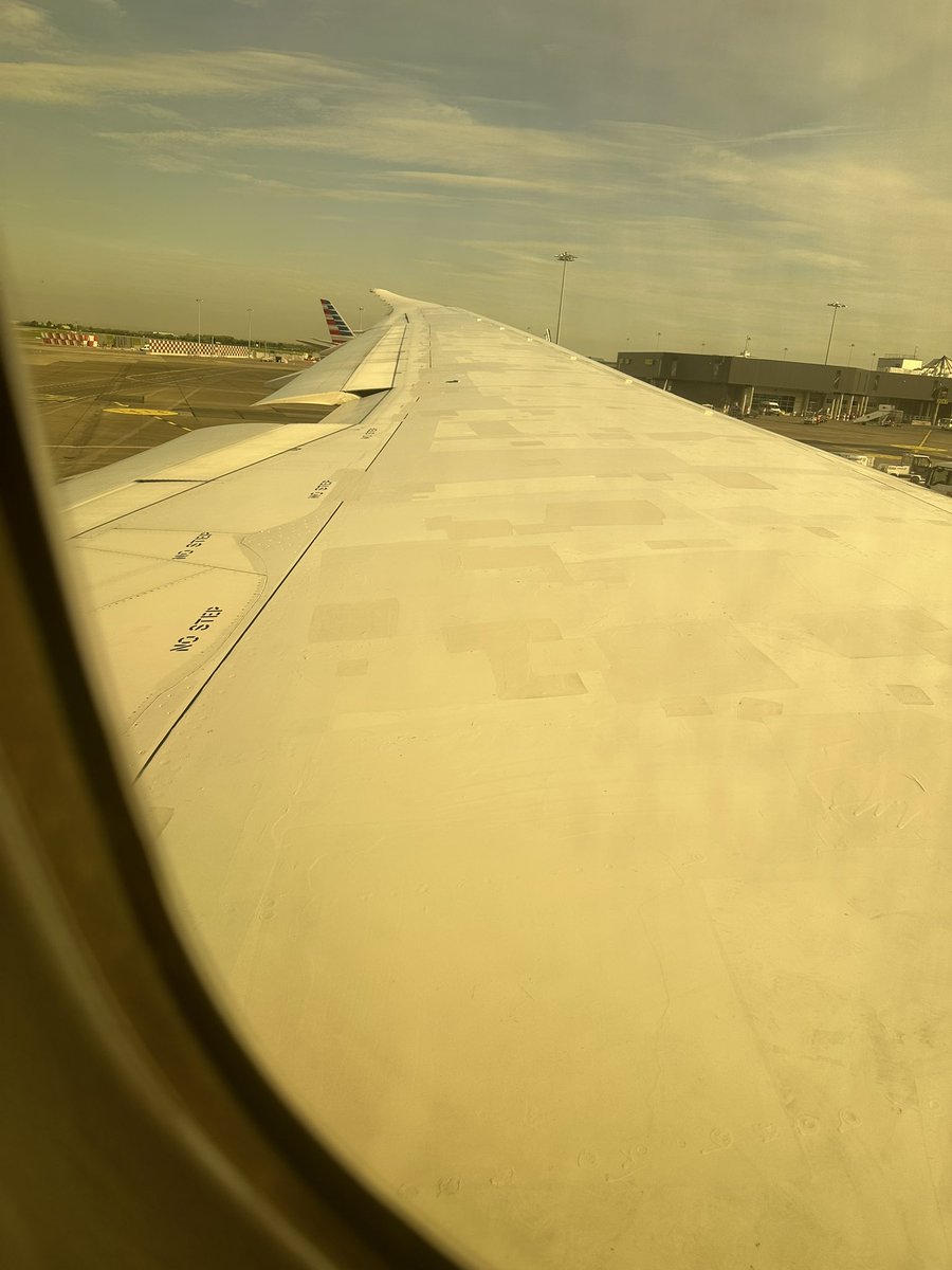zostang's tweet image. Flying on a @Boeing 787 Dreamliner from Dublin (@qatarairways QR20) and shocked to see such abhorrent condition of the wing on a plane that’s hardly a few years old. You can see dripping paint and lots of ‘tapes’ all over. 😥
#boeing #qualityissues #boeing787 #qatarairways